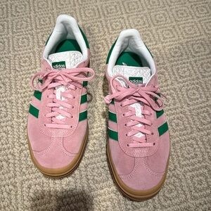 Adidas Gazelle pink/green sneaker, not sure if ever worn, size 8.5